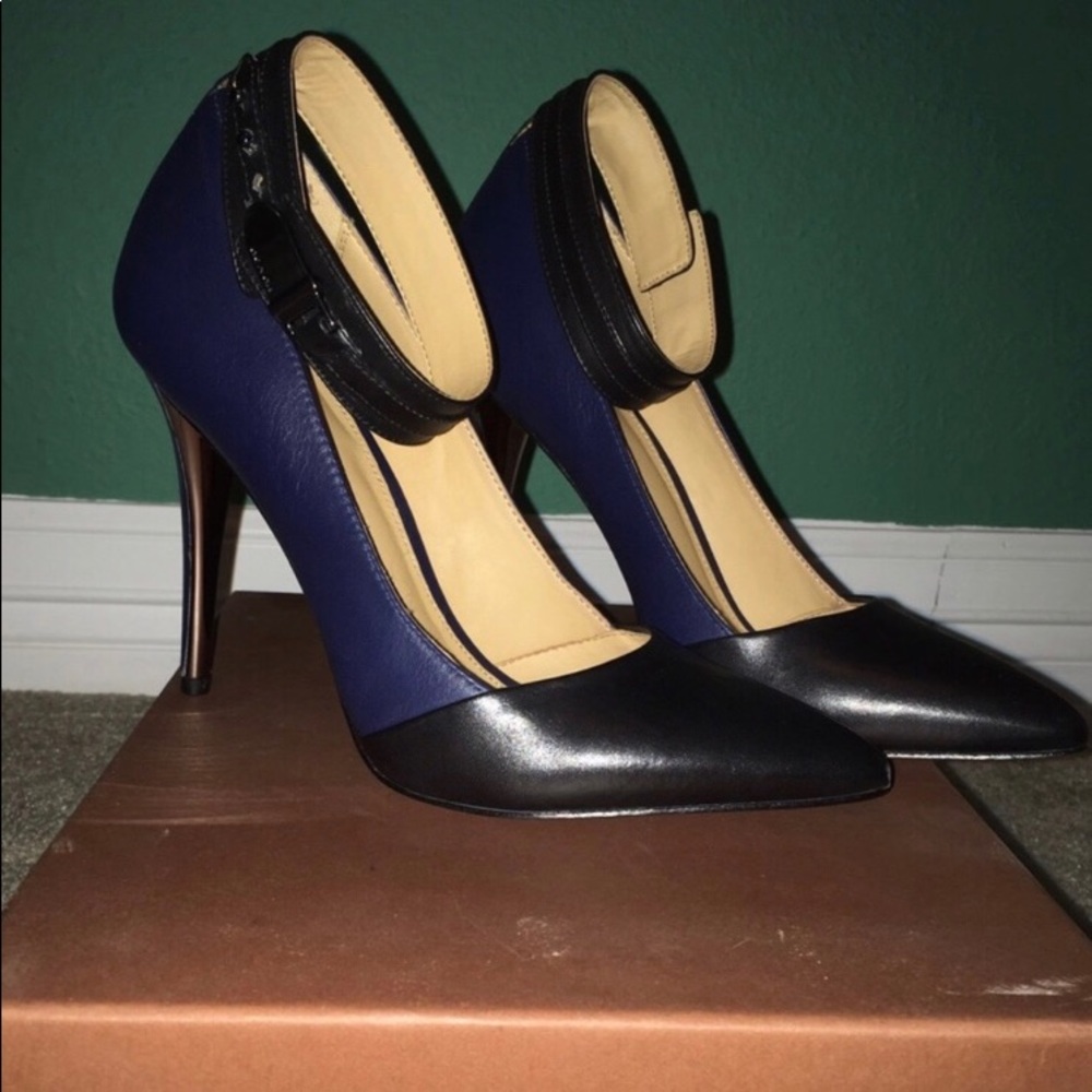 Coach pumps